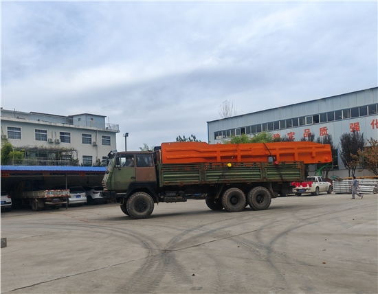 豫靈客戶8m3第一臺(tái)梭式礦車(chē)發(fā)貨